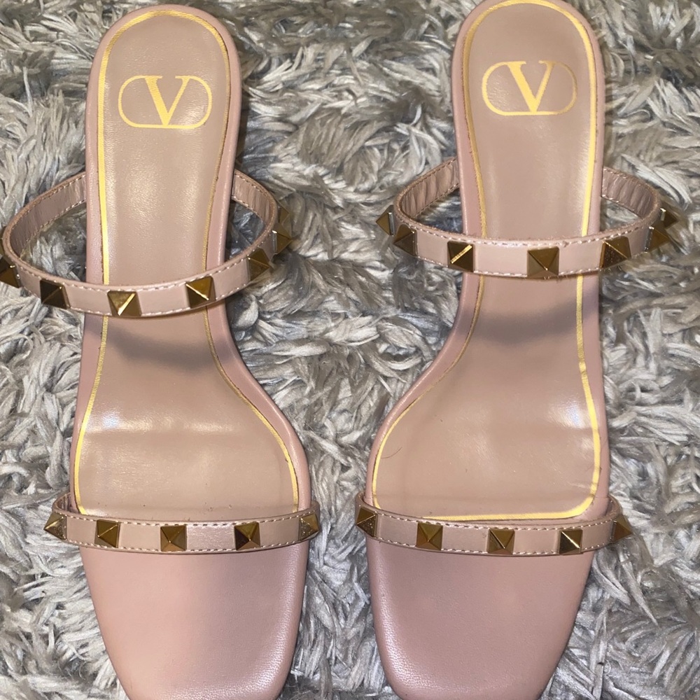 Valentino tan heels size 38 fits 7-7.5 womens